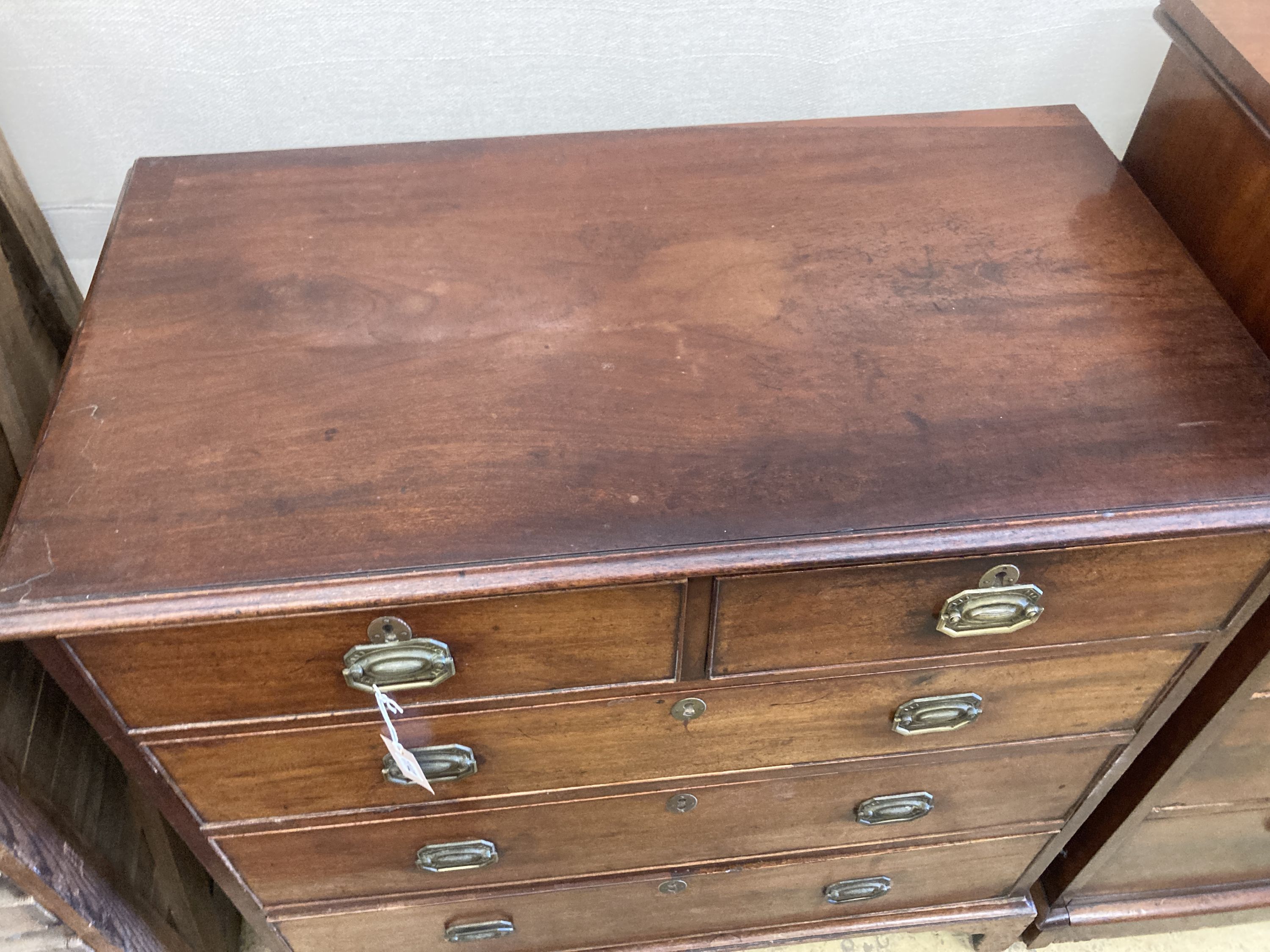 A George III mahogany chest of drawers, width 95cm, depth 53cm, height 97cm